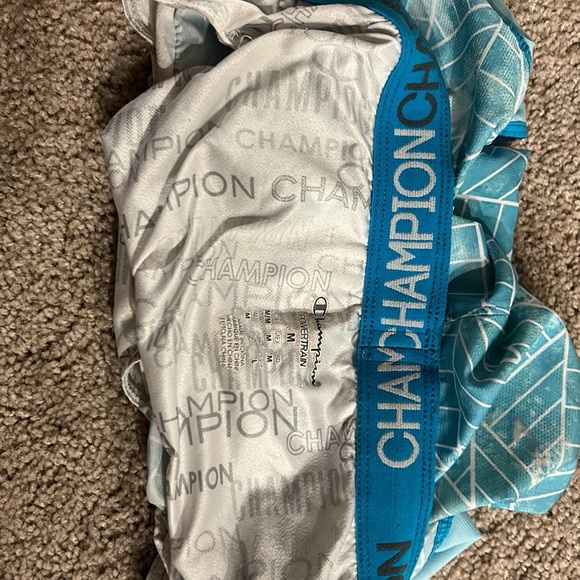 Champion women medium shorts - Picture 3 of 3